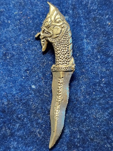 สำนักสงฆ์บ้านเกษตรทุ่งเศรษฐี จ.ร้อยเอ็ด  กริชหัวพญานาค  หลวงพ่อเณร เนื้อทองเหลือง