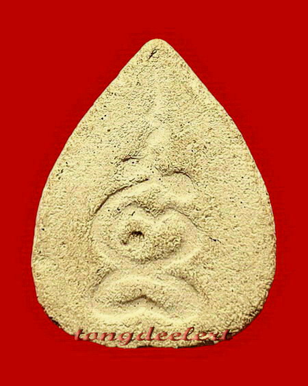 พระนางพญากลีบบัวเนื้อผงพุทธคุณ หลวงปู่เหรียญ วัดหนองบัว จ.กาญจนบุรี ปี 2497 พิมพ์นิยม สวยมากค่ะ