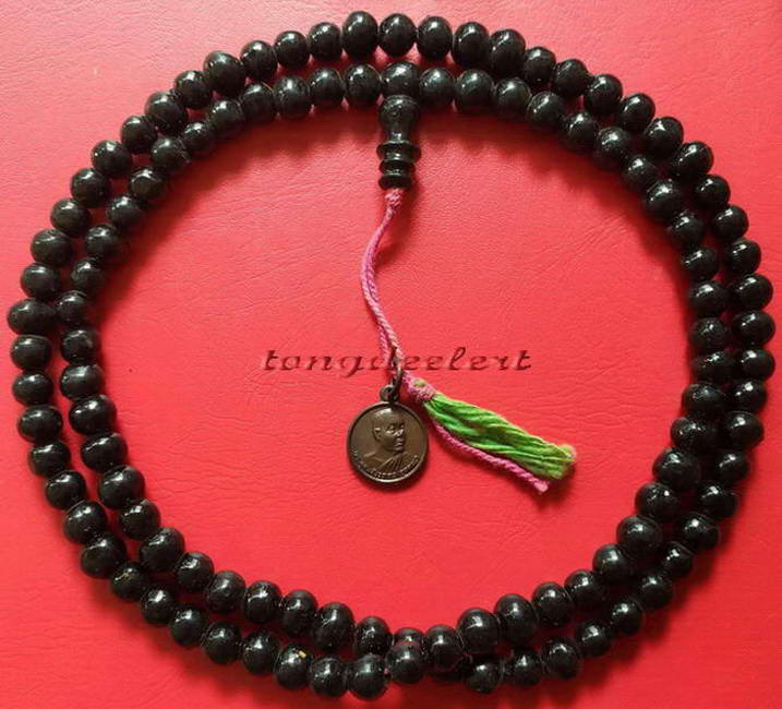 ประคำผงว่านเกสร108 รุ่นแรก หลวงพ่ออุตตมะ วัดวังก์วิเวการาม จ.กาญจนบุรี มีเหรียญห้อยปลายประคำด้วยค่ะ