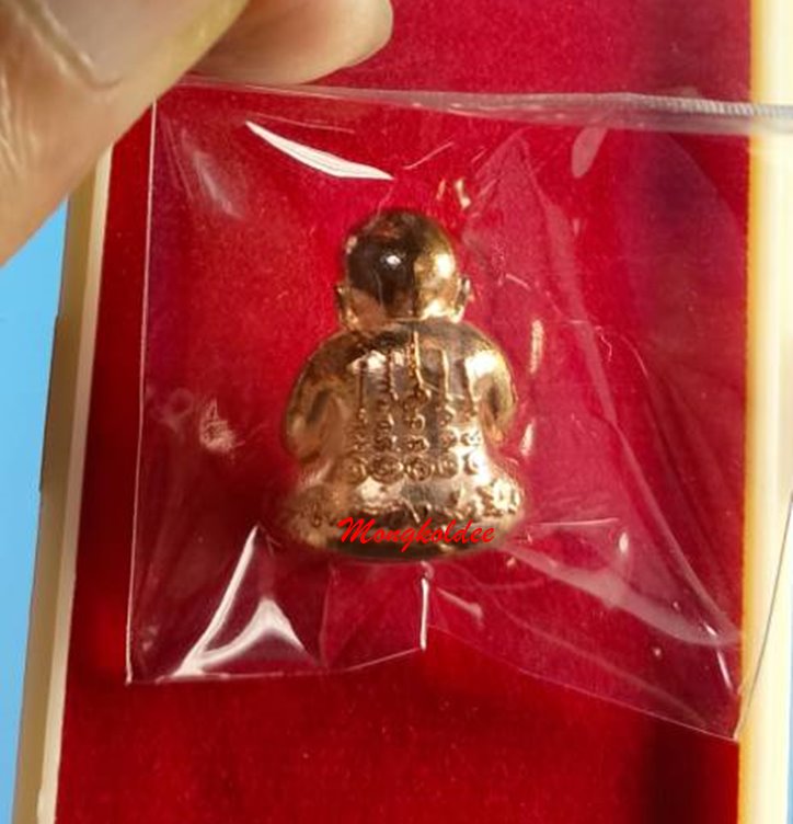 พระปิดตาพันล้าน รุ่นเงินทองรุ่งเรือง ปี67 หลวงปู่มหาศิลา สิริจนโท วัดพระธาตุหมื่นหิน No.6377