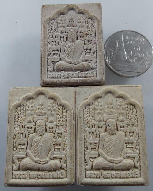 " พระผงโต๊ะหมู่ รุ่นขวานฟ้า หลวงปู่หลุย จนฺทสาโร วัดถ้ำผาบิ้ง ออกวัดถ้ำคูหาวารี จ.เลย ทีเดียว 3 องค์