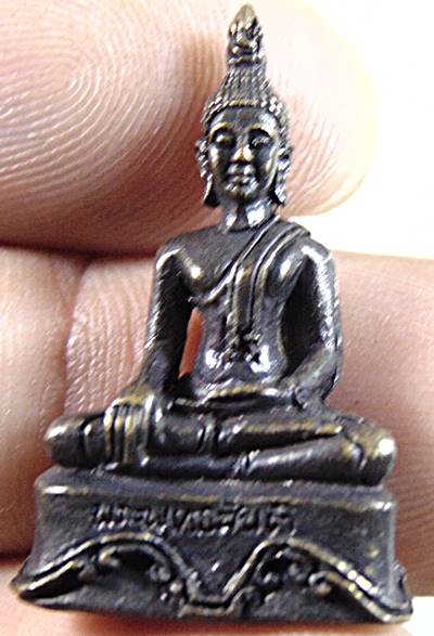 ๒๐ รูปหล่อพระพุทธสันติ วัดสันติธรรม นครสวรรค์