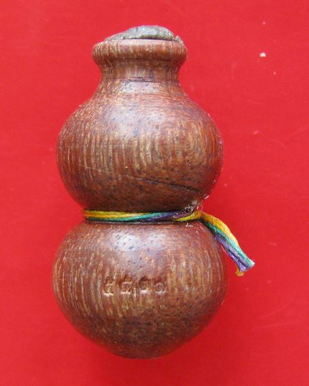 น้ำเต้าเสาร์ ๕ มหาลาภ พระมหาสุรศักดิ์ อติสกโข เนื้อไม้ พร้อมกล่อง ปี 60