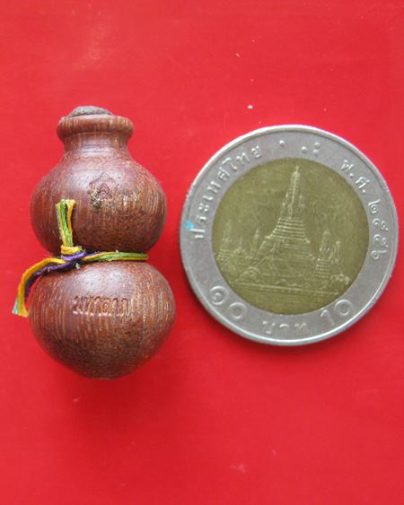 น้ำเต้าเสาร์ ๕ มหาลาภ พระมหาสุรศักดิ์ อติสกโข เนื้อไม้ พร้อมกล่อง ปี 60