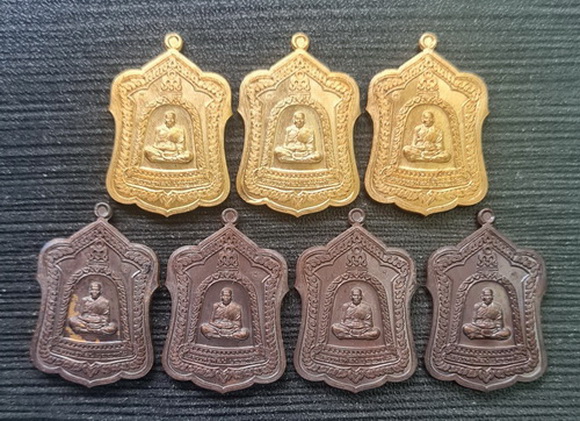 เคาะแรกแดง..เหรียญแจกทาน รวม ๗ เหรียญ ไม่มีมีกล่อง..ลพ.พัฒน์ วัดห้วยด้วน จ.นครสวรรค์ / จัดส่ง ems