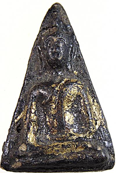 ๒๐ พระนางพญาเนื้อดินปิดทอง