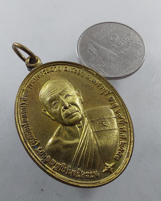 " เหรียญเศรษฐี หลวงพ่อแถม วัดช้างแทงกระจาด จ.เพชรบุรี ปี 2553 ตอกโค๊ต หมายเลข สวยครับ "