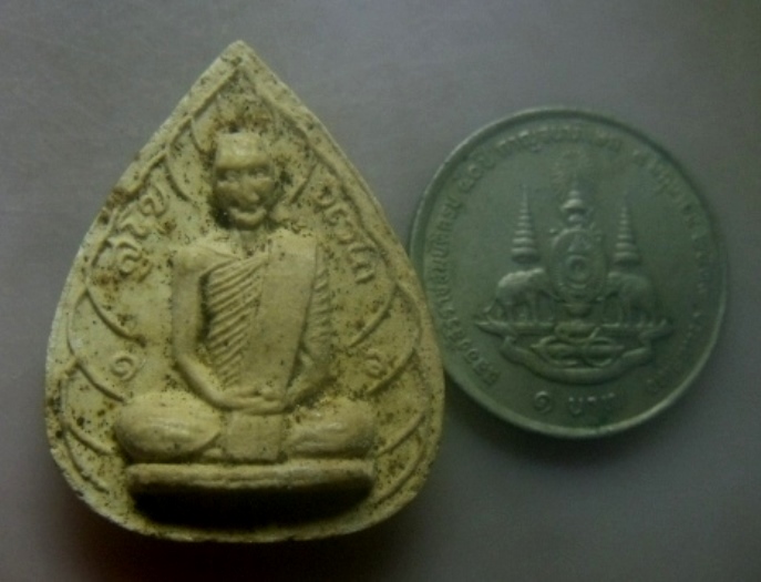 **เบาๆ**พระผงรูปเหมือนพิมพ์ใบโพธิ์ เจ้าคุณนรฯ ธมฺมวิตกฺโก วัดเทพศิรินทราวาส**หลังยันต์น้ำเต้า สวยๆ