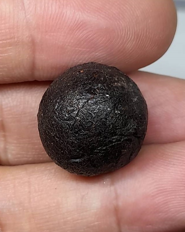 ลูกอมครั่ง หลวงพ่อทองสุข วัดโตนดหลวง จ.เพชรบุรี