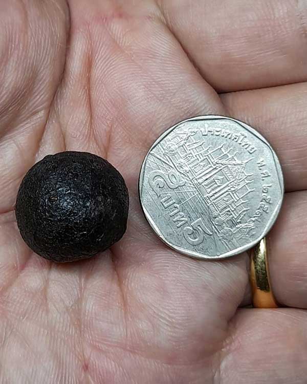 ลูกอมครั่ง หลวงพ่อทองสุข วัดโตนดหลวง จ.เพชรบุรี