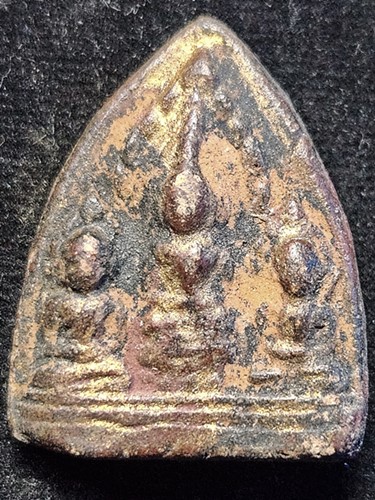 พระตรีกาย หลังยันต์ 