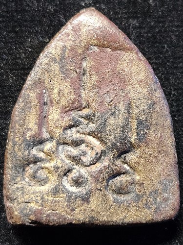 พระตรีกาย หลังยันต์ 