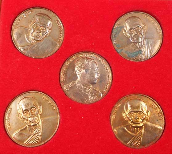 พระชุด ร.5 หลวงปู่ทวด สมเด็จโต หลวงพ่อพัฒน์หลวงพ่อเงิน รุ่นฉลองสิริราชสมบัติครบ 50 ปี วัดเกาะแก้วอรุ