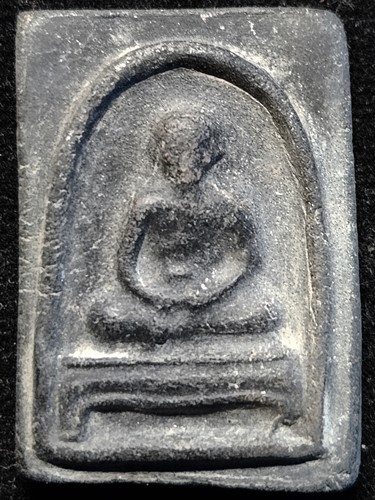 พระสมเด็จพิมพ์รูปเหมือนขาโต๊ะ หลัง ลายนิ้วมือ