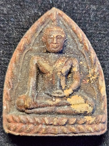 พระหลวงพ่อโตเนื้อดินเผา หลังเรียบ ไม่ทราบที่