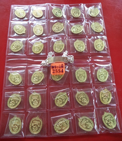  ชุดกฐินพระราชทาน 1 ชุด เลสเงินลงยา3บาท-เหรียญทองฝาบาตร 30เหรียญ หลวงพ่อรวย วัดตะโก