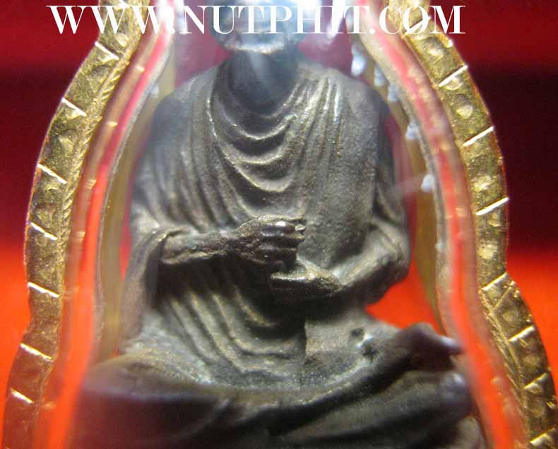 รูปหล่อสมเด็จโต ปี ๓๓ +โค๊ต+เลี่ยมทองคำ+บัตรรับรองพระแท้*221