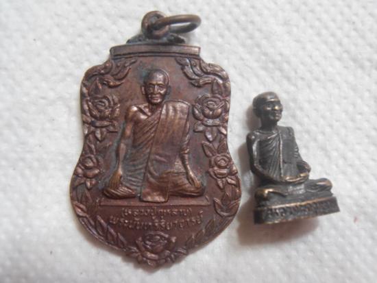 หลวงพ่อกุหลาบ วัดใหญ่สว่างอารมณ์ จ.นนทบุรี 2 องค์