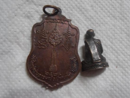 หลวงพ่อกุหลาบ วัดใหญ่สว่างอารมณ์ จ.นนทบุรี 2 องค์