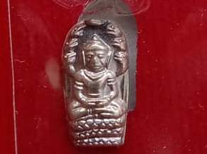 พระปรกใบมะขาม รุ่นแรก เนื้อเงิน หลวงปู่เกลี้ยง วัดเนินสุทธาวาส จ ชลบุรี ปี2551 พร้อมกล่องเดิม