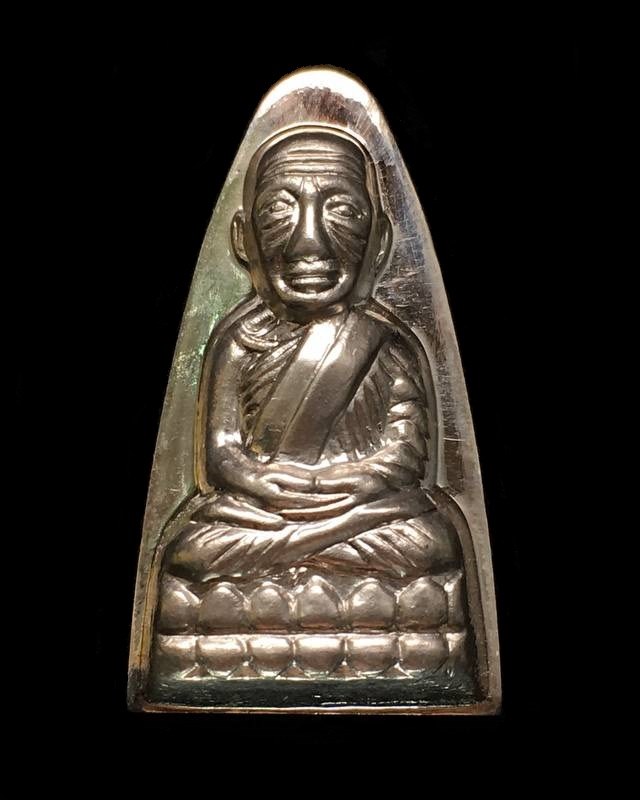 พระหลวงปู่ทวด วัดช้างให้ รุ่น ๑๐๑ ปี อาจารย์ทิม ปี ๕๖ พิมพ์หลังหนังสือใหญ่ เนื้อเงิน เลข ๑๔๖