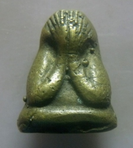 **เบา​ๆ​**พระปิดตามหาลาภ หลังยันต์ หล่อเก่า เนื้อทองผสม ไม่ทราบที่**สวยๆ เชิญชมครับ 