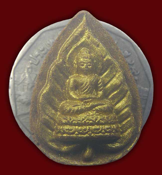 สมเด็จตรัสรู้เนื้อผง ปัดทอง วัดทุ่งเสรี อ.ชุม ไชยคีรี ปี 2519