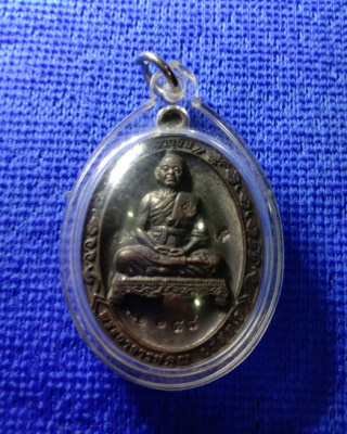 หลวงพ่อคูณ"รุ่นอายุยืนปี53นั่งเต็มองค์"พระดีปีลึก