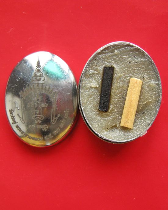 สีผึ้ง จันทร์เพ็ญ "มีจาร" พระมหาสุรศักดิ์ วัดประดู่ พระอารามหลวง จ.สมุทรสงคราม มีเมตตาสง่าราศีเป็น