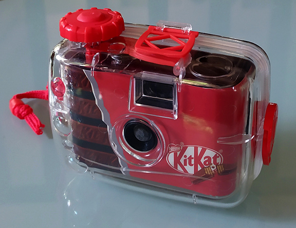 กล้องฟิลม์ Kitkat ของแท้ สีแดง ตัวนิยม สภาพสวยตามรูป ใช้งานได้ปกติ กล้องกันน้ำได้ เปลี่ยนฟิลม์ได้
