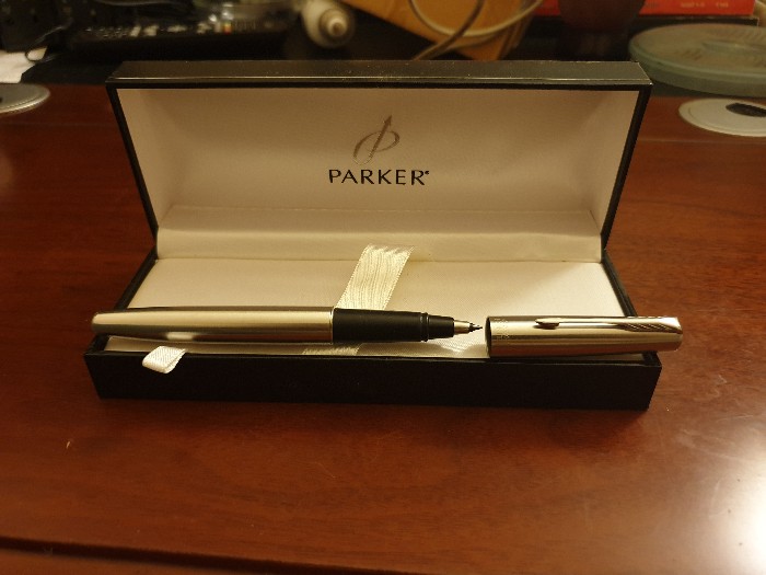ปากกาหมึกซึม PARKER สีเงินสเตนเลส แบบสวมปลอก 