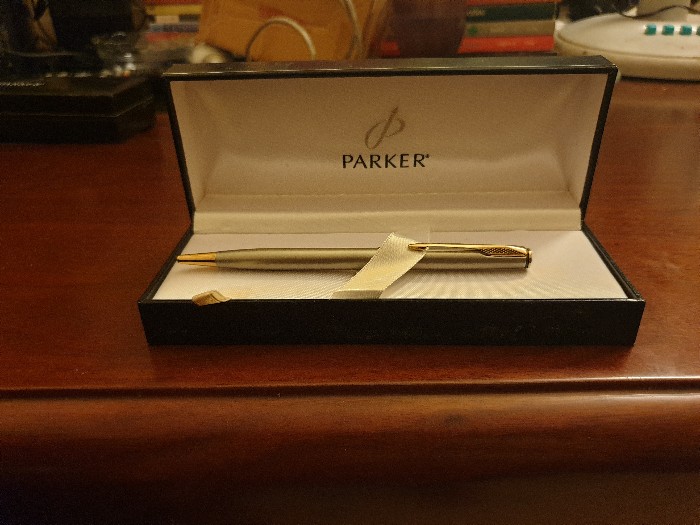 ปากกาลูกลื่น PARKER สีเงิน-ทอง แบบหมุน 