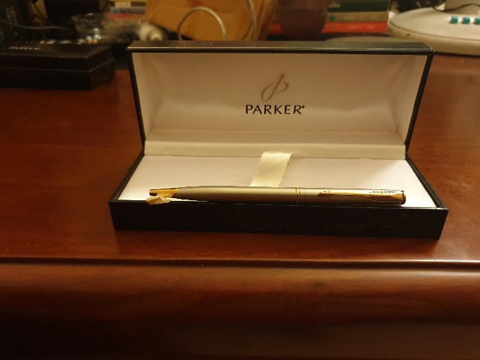 ปากกาลูกลื่น PARKER สีเงิน-ทอง แบบหมุน 