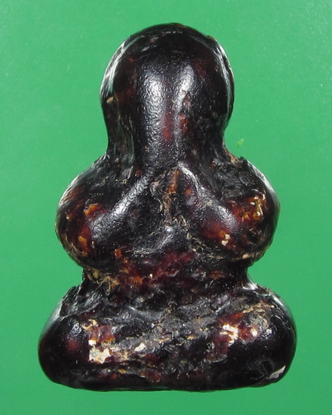 พระปิดตาเนื้อผงจุ่มรักน้ำเกลี้ยง วัดสะพานสูง นนทบุรี