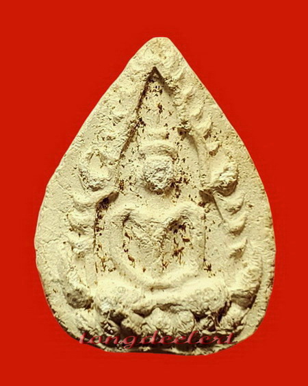 พระนางพญากลีบบัวเนื้อผงพุทธคุณ หลวงปู่เหรียญ วัดหนองบัว จ.กาญจนบุรี ปี 2497 พิมพ์นิยม สวยมากค่ะ