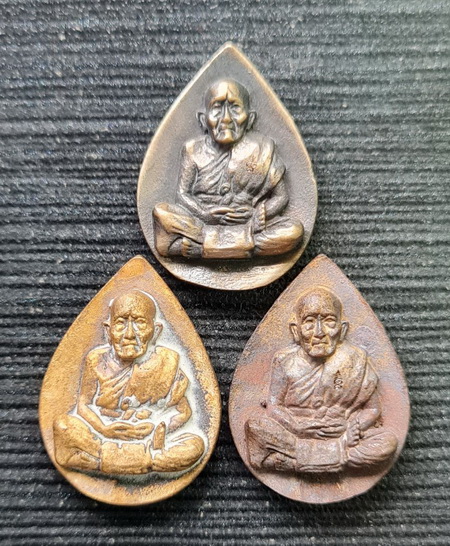 เคาะแรกแดง..เหรียญหล่อหยดน้ำ ๖๕..รวม ๓ เหรียญ กล่องเดิม..ลป.นน สำนักสงฆ์เขาพรานธูป ประจวบคีรีขันธ์ 