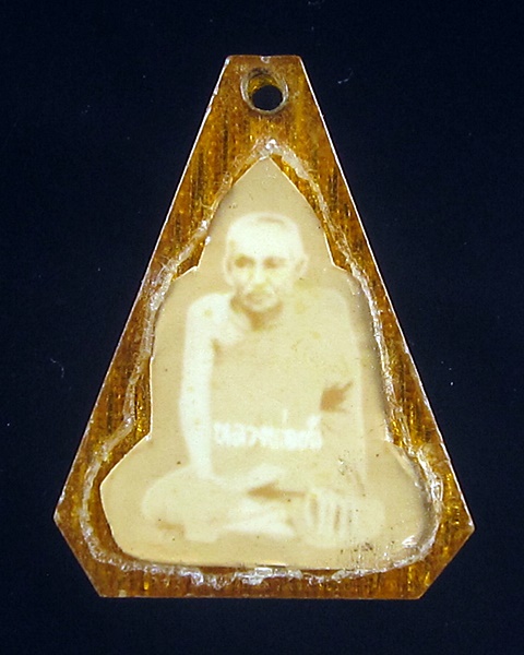 รูปถ่ายหลวงพ่อขัน วัดนกกระจาบ อยุธยา เลี่ยมเก่าครับ