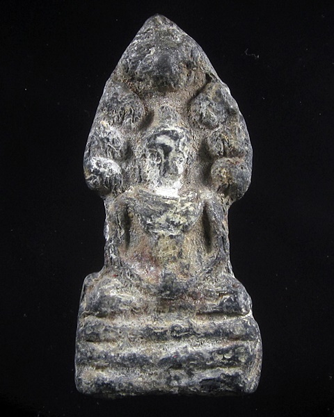 พระนาคปรกเนื้อชิน เก่ามีไข ไม่ทราบที่ครับ