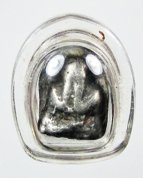 พระปิดตาเนื้อโลหะแก่เงินหลังจาร