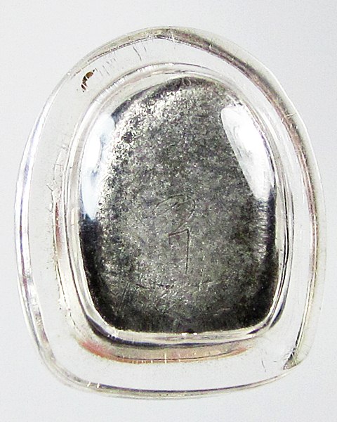 พระปิดตาเนื้อโลหะแก่เงินหลังจาร