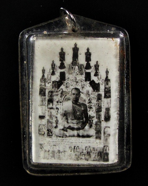 วัดใจครับ เคาะเดียวแดง ได้แค่ไหนเอาเท่านั้น รูปพระเกจิไม่ทราบที่