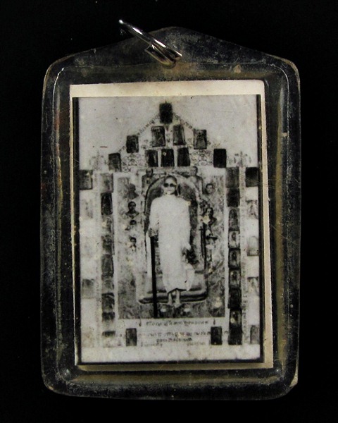 วัดใจครับ เคาะเดียวแดง ได้แค่ไหนเอาเท่านั้น รูปพระเกจิไม่ทราบที่