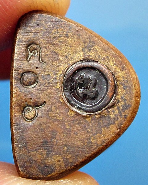 วัดใจ เคาะเดียวแดงครับ รูปหล่อพระเมธีธรรมสาร รุ่น1 ใต้ฐานตอกเลข ๔๐๖