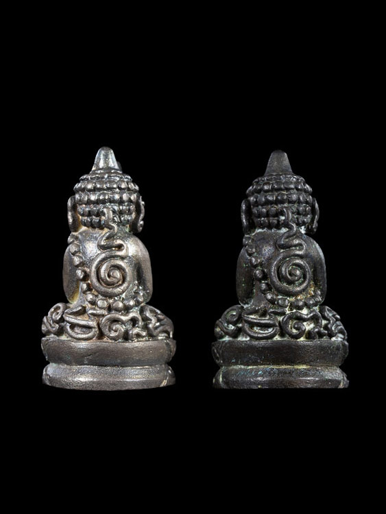 พระปิดตาอุดมมงคล หลวงปู่เหมือน วัดกำแพง ชุด 2 องค์ เนื้อเงิน + เนื้อนวะ กล่องเดิม บัตรรับรอง 2 องค์