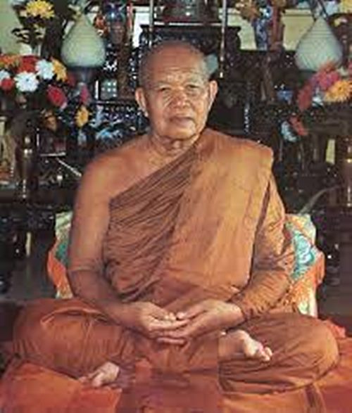 เหรียญพระอาจารย์ฝั้น วัดป่าอุดมสมพร รุ่น70 เนื้อทองแดง ตอกโค๊ต ห่วงเดิม ปี2518 จ.สกลนคร