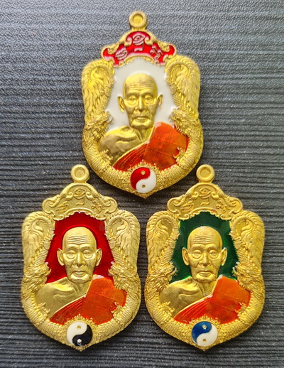 เคาะแรกแดง..มังกรพันล้าน ๖๓..ทองทิพย์ลงยา ๓ เหรียญ กล่องเดิม..ลพ.พัฒน์ วัดห้วยด้วน / ส่ง ems