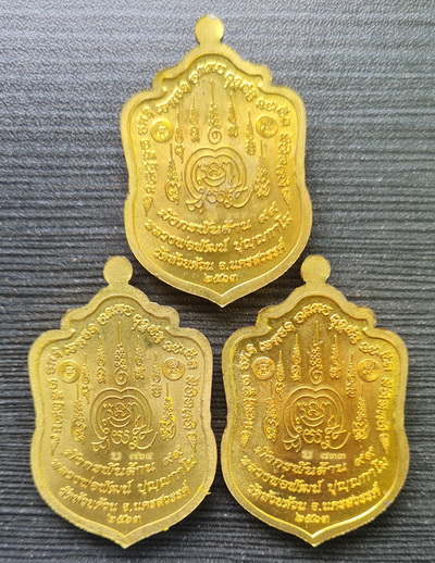 เคาะแรกแดง..มังกรพันล้าน ๖๓..ทองทิพย์ลงยา ๓ เหรียญ กล่องเดิม..ลพ.พัฒน์ วัดห้วยด้วน / ส่ง ems