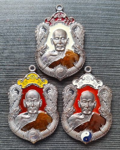 เคาะแรกแดง..มังกรพันล้าน ๖๓..ชนวนลงยา ๓ เหรียญ กล่องเดิม..ลพ.พัฒน์ วัดห้วยด้วน นครสวรรค์ / ส่ง ems