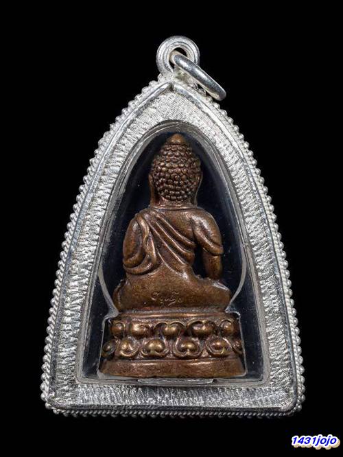 พระกริ่งธรรมจักร เนื้อสำริด หลวงพ่อมหาวิบูลย์ วัดโพธิคุณ เลี่ยมกรอบเงินพร้อมใช้ครับ