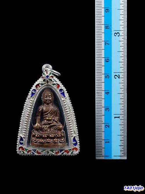 พระกริ่งธรรมจักร เนื้อสำริด หลวงพ่อมหาวิบูลย์ วัดโพธิคุณ เลี่ยมกรอบเงินพร้อมใช้ครับ